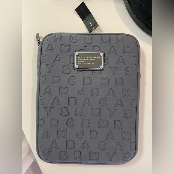 Marc Jacobs Tablet electronics Case bag in soft gray Dreamy Neoprene logo NWT - Picture 5 of 12